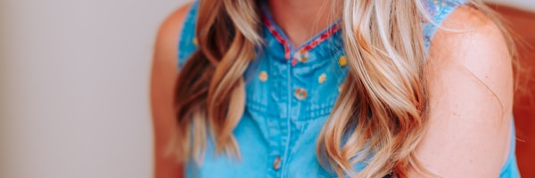 世界杯决赛精彩瞬间：球员激烈争抢足球